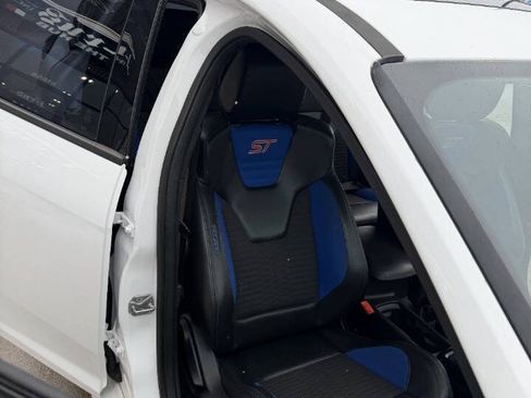 Used 2016 Ford Focus ST w/ Equipment Group 401A image 23