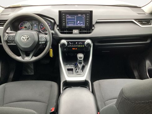 Used 2021 Toyota RAV4 LE FWD image 3