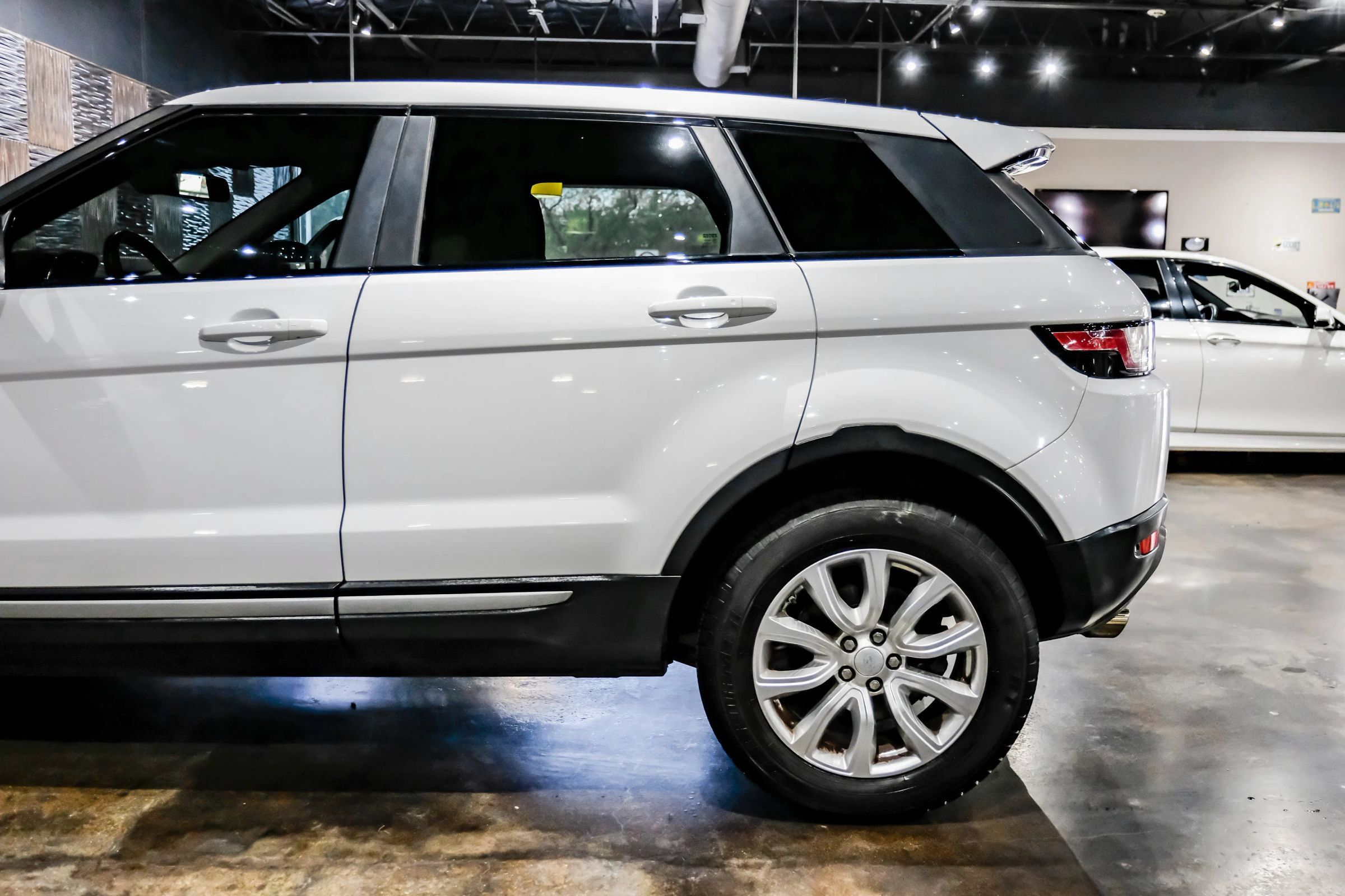 Used 2017 Land Rover Range Rover Evoque SE AWD/4WD image 13