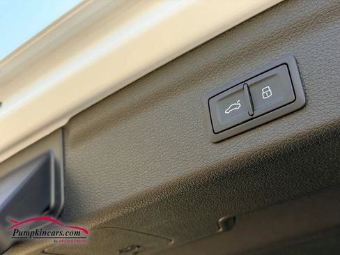 Used 2025 Audi Q3 2.0T Premium w/ Convenience Package image 16