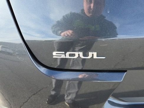 Certified 2023 Kia Soul S image 21