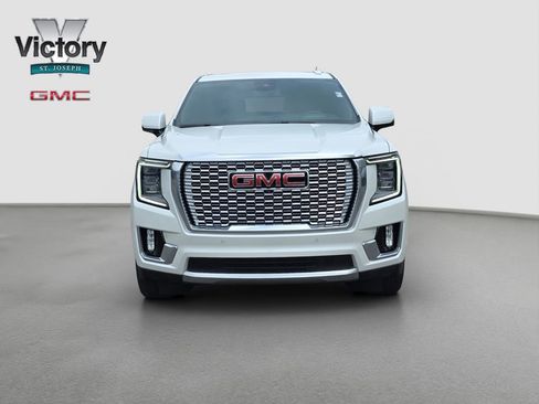 Used 2023 GMC Yukon XL Denali AWD/4WD image 2
