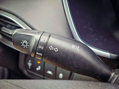 Used 2019 Hyundai Santa Fe SE image 17