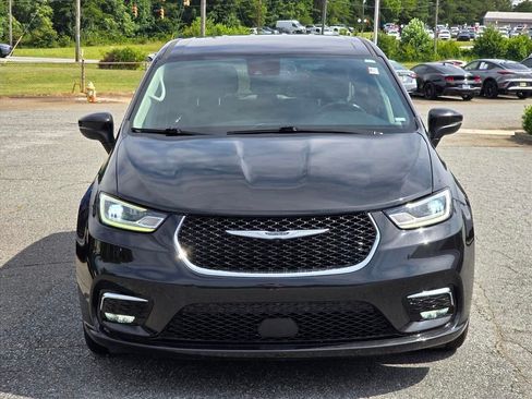 Used 2023 Chrysler Pacifica Touring-L FWD image 22