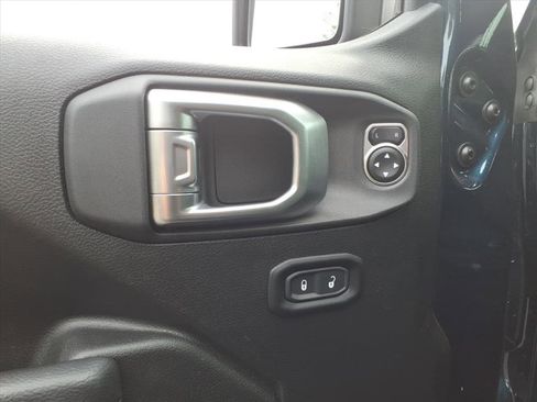 Used 2025 Jeep Wrangler Sport S image 8