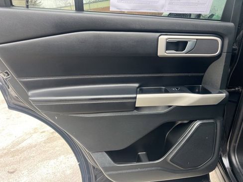 Used 2022 Ford Explorer XLT w/ Equipment Group 202A image 17