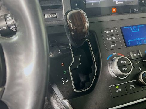 Used 2015 Toyota Sienna Limited Premium AWD/4WD image 16