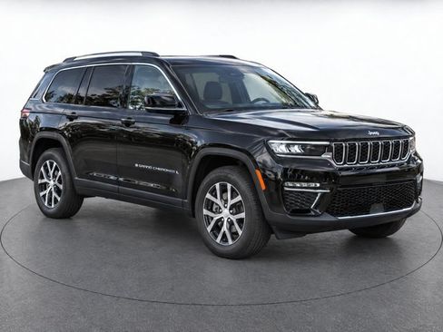 Used 2023 Jeep Grand Cherokee Limited RWD image 3
