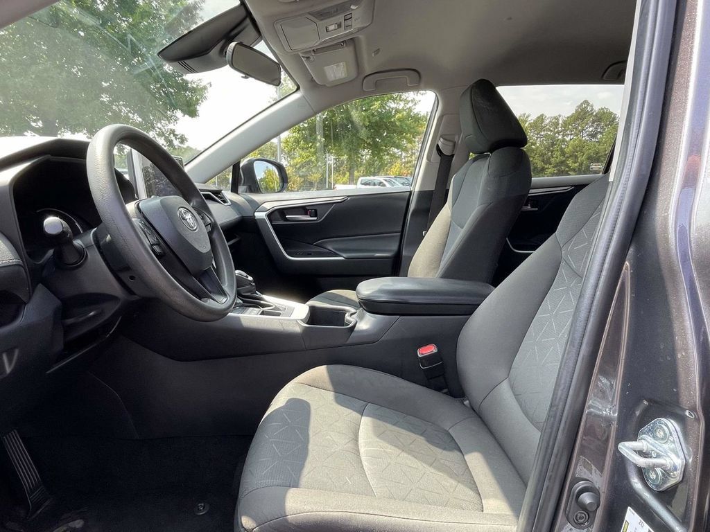 Used 2024 Toyota RAV4 XLE AWD/4WD image 18
