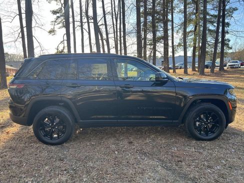 New 2026 Jeep Grand Cherokee Laredo image 2