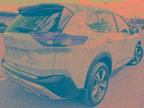 Used 2021 Nissan Rogue Platinum FWD image 3