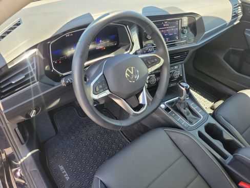Certified 2024 Volkswagen Jetta SE w/ Panoramic Sunroof Package FWD image 21