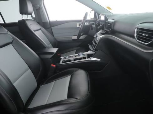 Used 2023 Ford Explorer XLT w/ Equipment Group 202A AWD/4WD image 31