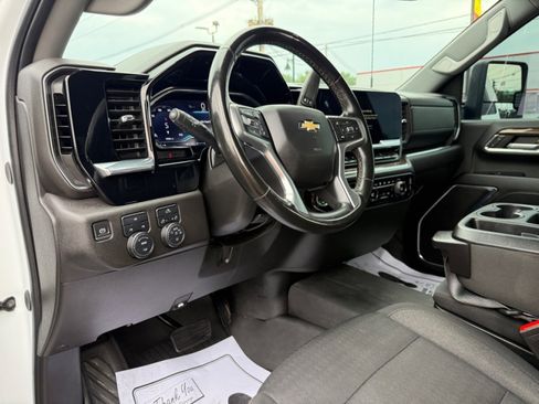 Used 2024 Chevrolet Silverado 2500 LT AWD/4WD image 17