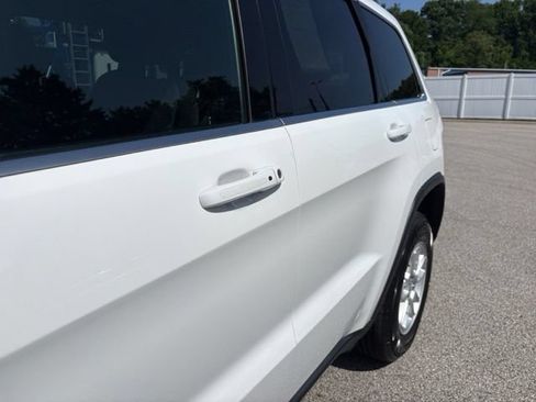 Used 2019 Jeep Grand Cherokee Laredo AWD/4WD image 36