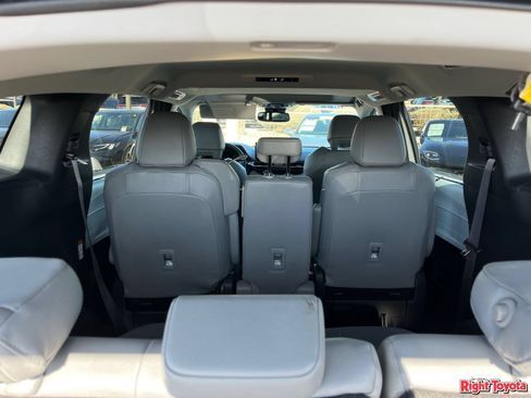 Certified 2025 Toyota Sienna XLE FWD image 20