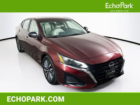 Used 2025 Nissan Altima 2.5 SV image 1