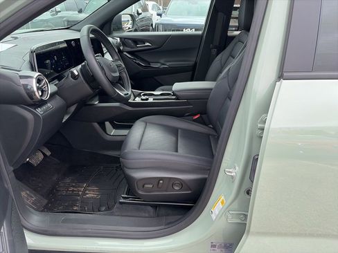 Used 2026 Chevrolet Equinox LT w/ Convenience Package II AWD/4WD image 9