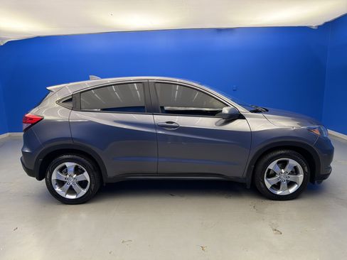 Used 2017 Honda HR-V LX image 8