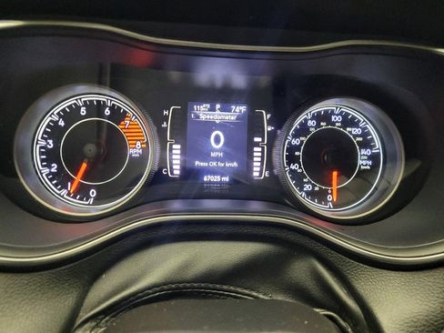 Used 2019 Jeep Cherokee Latitude Plus AWD/4WD image 23