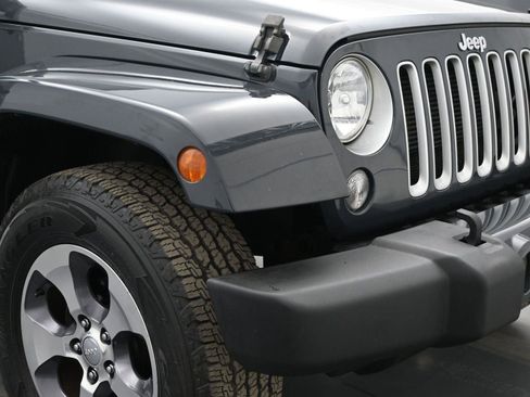 Used 2016 Jeep Wrangler Unlimited Sahara w/ Connectivity Group AWD/4WD image 16