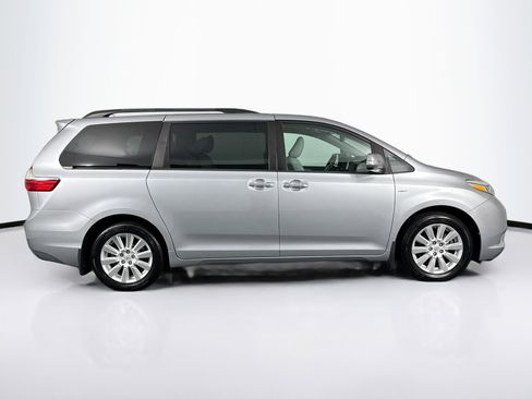 Used 2017 Toyota Sienna Limited Premium image 12