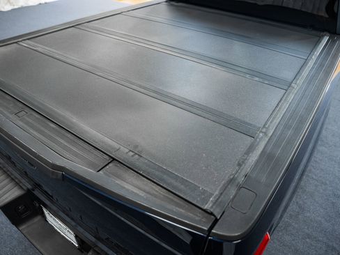 Used 2022 Ford F250 Lariat w/ Black Appearance Pkg image 11