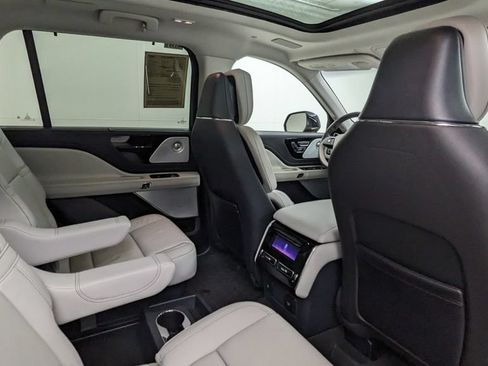 Used 2025 Lincoln Aviator Reserve w/ Luxury Package AWD/4WD image 42
