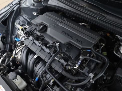 Used 2025 Hyundai Elantra Limited image 9