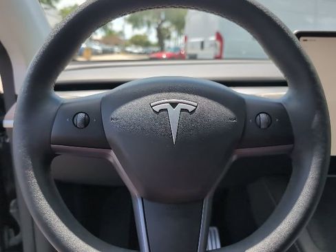 Used 2024 Tesla Model Y Performance image 11