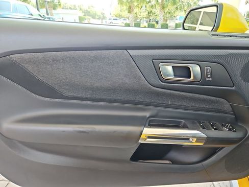 Used 2024 Ford Mustang Convertible image 33