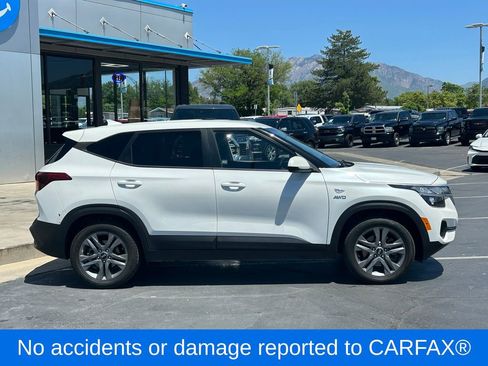 Used 2021 Kia Seltos LX AWD/4WD image 2