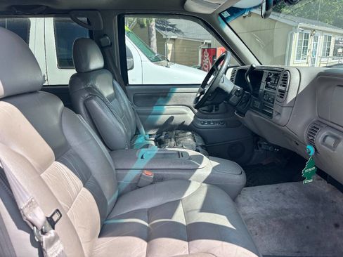 Used 1999 Chevrolet Suburban 4WD w/ Preferred Equipment Group 3 image 9