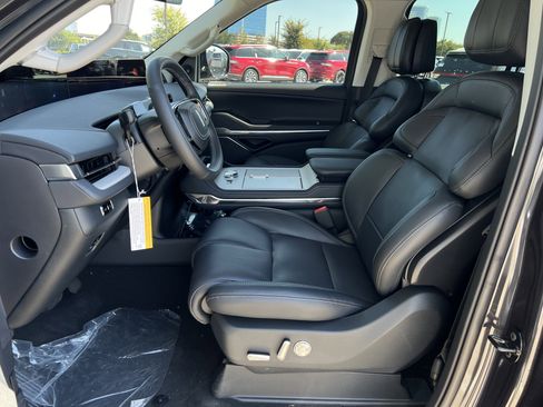 New 2025 Lincoln Navigator L Reserve image 24