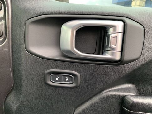 Used 2020 Jeep Wrangler Sport AWD/4WD image 31