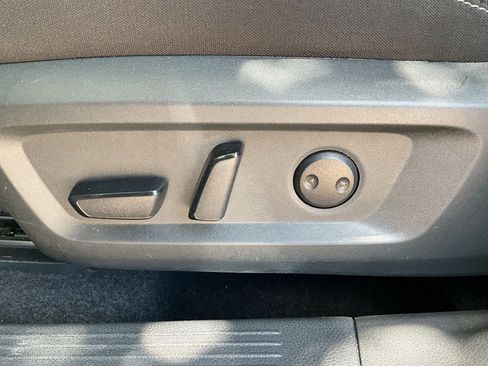 Used 2025 Nissan Rogue SV FWD image 10