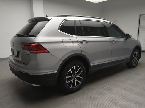 Used 2020 Volkswagen Tiguan SE w/ Panoramic Sunroof Package image 10