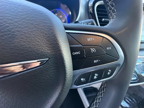 Used 2024 Chrysler Pacifica Touring-L FWD image 24