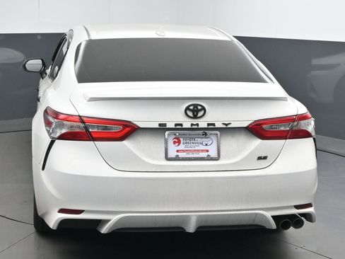 Certified 2020 Toyota Camry SE image 7
