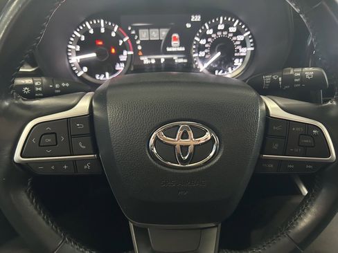 Used 2023 Toyota Highlander LE image 20