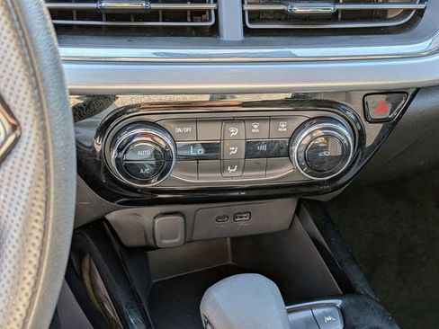 Used 2025 Chevrolet Trax LT image 22