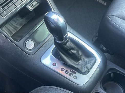 Used 2016 Volkswagen Tiguan SE image 27