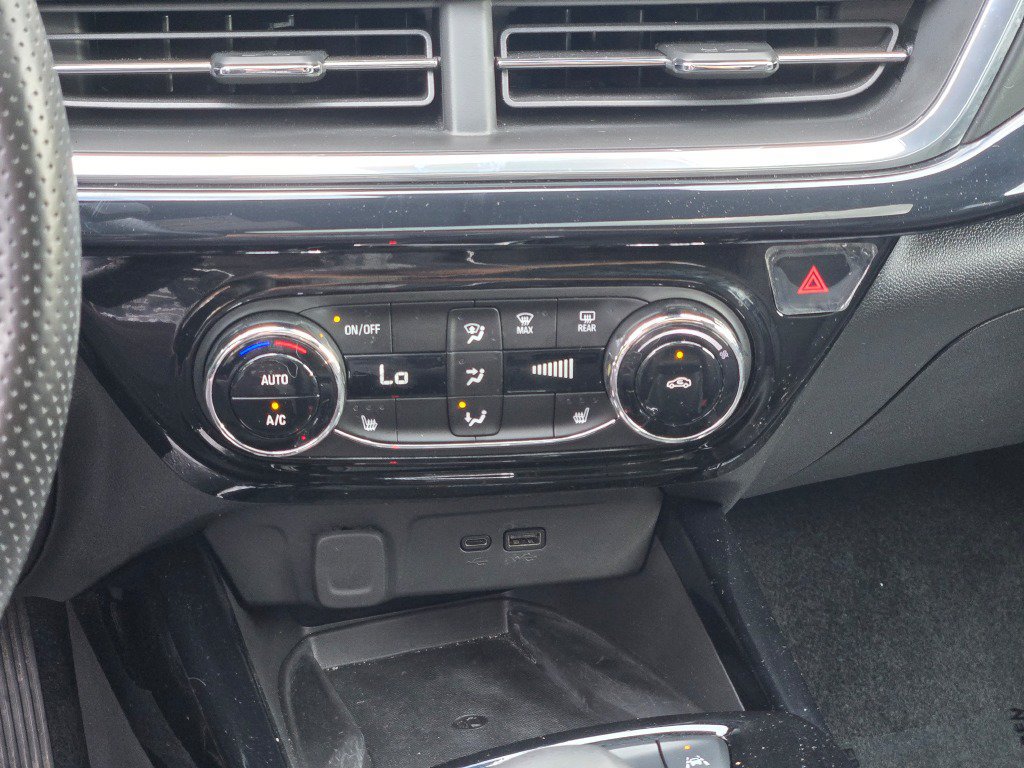 Certified 2024 Chevrolet Trax RS w/ Sunroof Package FWD image 26