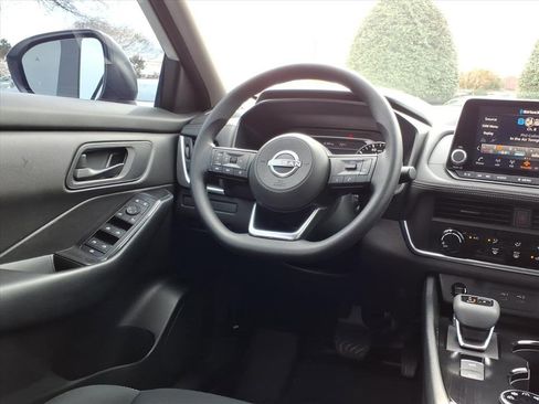 Used 2024 Nissan Rogue S image 24