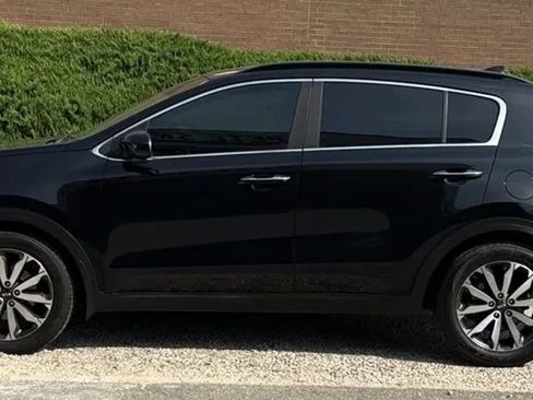 Used 2017 Kia Sportage EX FWD image 2