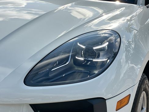 Used 2019 Porsche Macan Base image 36