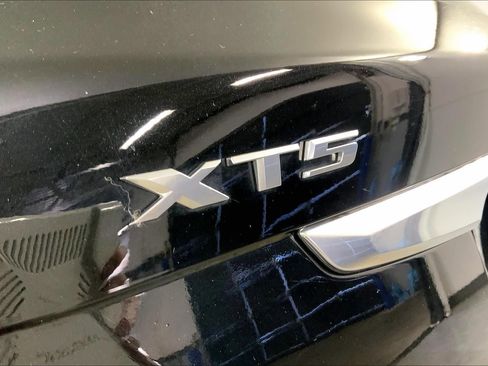 Used 2025 Cadillac XT5 Premium Luxury image 8