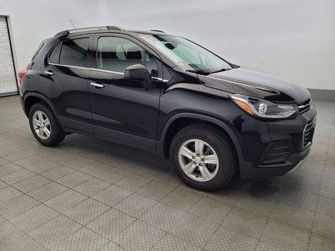 Used 2017 Chevrolet Trax LT w/ LT Convenience Package image 11