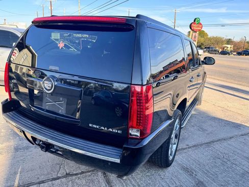 Used 2008 Cadillac Escalade ESV AWD image 4