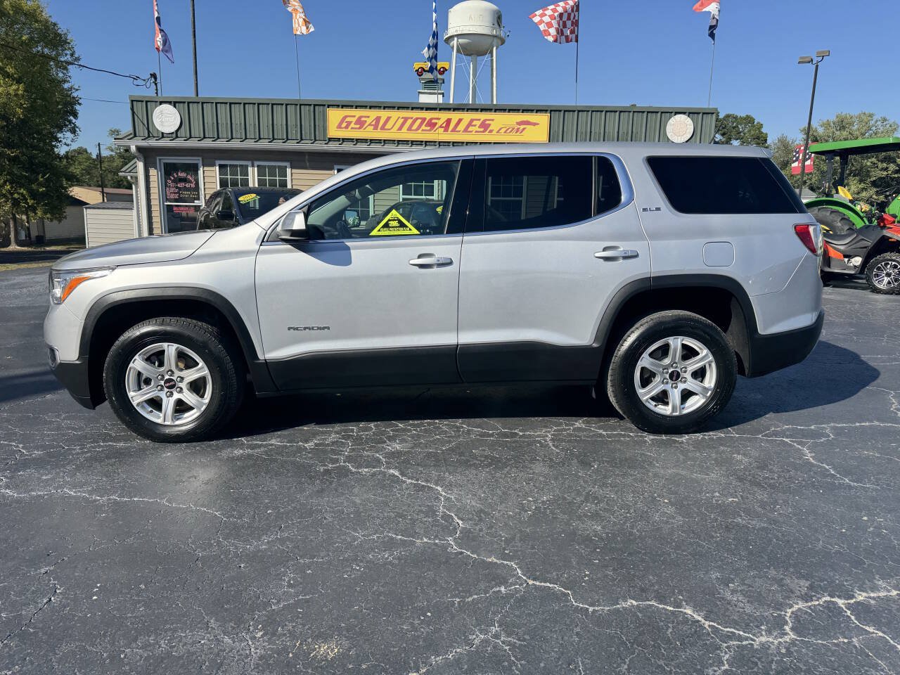 Used 2019 GMC Acadia SLE w/ LPO, Black Accent Package FWD image 2